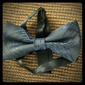 Dark blue bow tie